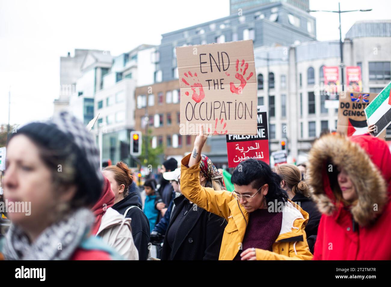 CARDIFF, PAYS DE GALLES. 21 octobre 2023. Les manifestants défilent de l'hôtel de ville de Cardiff au Senedd en solidarité avec Gaza et la Palestine en raison du soutien récent du gouvernement britannique à Israël. Banque D'Images