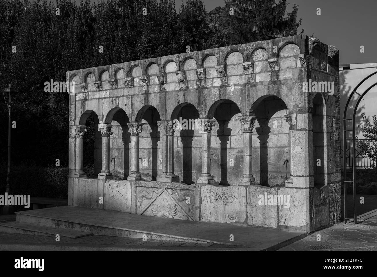 Est une élégante fontaine publique, ainsi qu'un symbole, de la ville d'Isernia. Banque D'Images