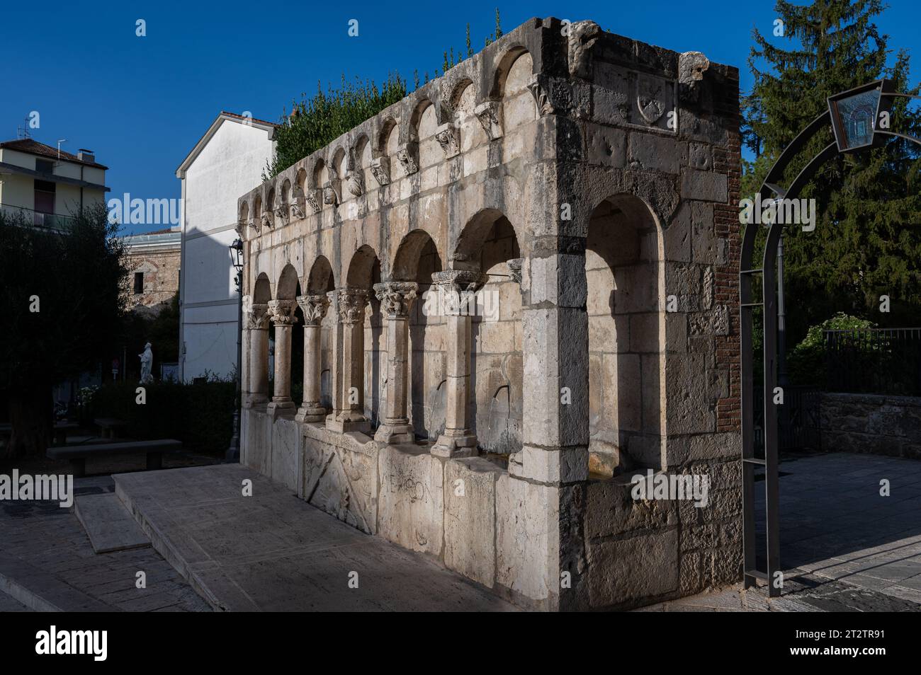 Est une élégante fontaine publique, ainsi qu'un symbole, de la ville d'Isernia. Banque D'Images