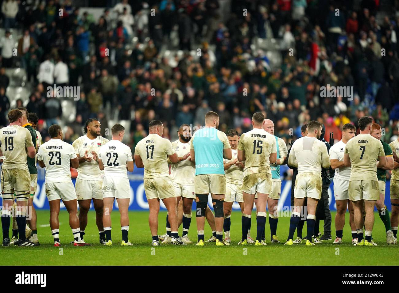 L'Angleterre forme une garde d'honneur pour l'Afrique du Sud après la coupe du monde de Rugby, match de demi-finale au Stade de France, Saint-Denis. Date de la photo : Samedi 21 octobre 2023. Banque D'Images