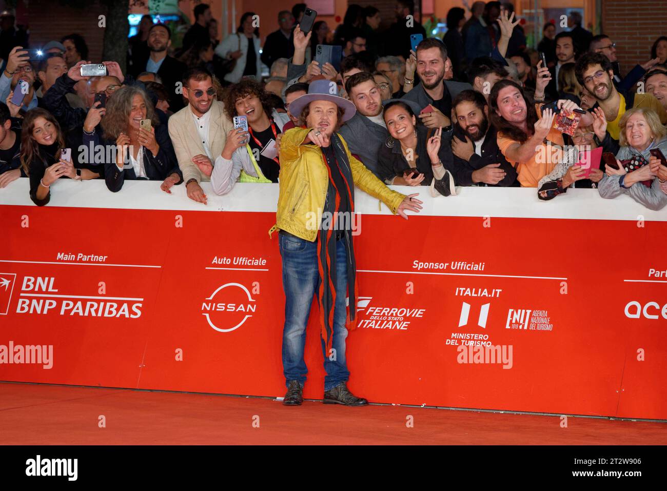 Le chanteur italien Zucchero Fornaciari au Rome film Fest 2023. Tapis rouge Zucchero Sugar Fornaciari. Rome (Italie), 21 octobre 2023 Banque D'Images