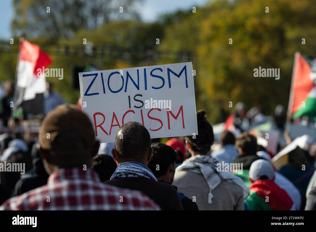 Washington DC, États-Unis - 21 octobre 2023 : Pro-Palestine, manifestants anti-israéliens. Israël et le Hamas dans la bande de Gaza. Guerre entre Israël et la Palestine Banque D'Images