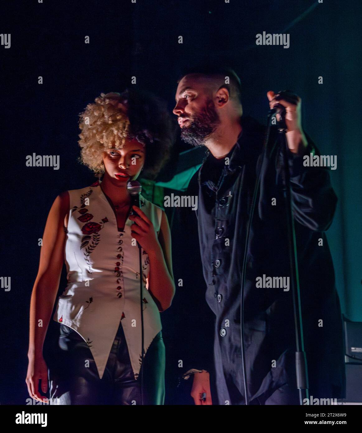 Londres, 21 octobre 2023. Le groupe de hip-hop écossais Young Fathers joue un concert live au Hammersmith Apollo. Alloysious Massaquoi, Kayus Bankole et Graham 'G' Hastings se sont produits devant une salle bondée dans l'ouest de Londres ce soir. Crédit photo : ernesto rogata/Alamy Live News Banque D'Images