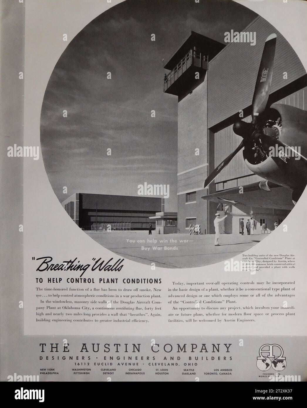 Deux unités de construction de la nouvelle DOUGLAS AIRCRAFT Co. Usine « Conditions contrôlées » à Oklahoma City conçue par AUSTIN 1943 Publicité du magazine américain pour LA SOCIÉTÉ AUSTIN Banque D'Images