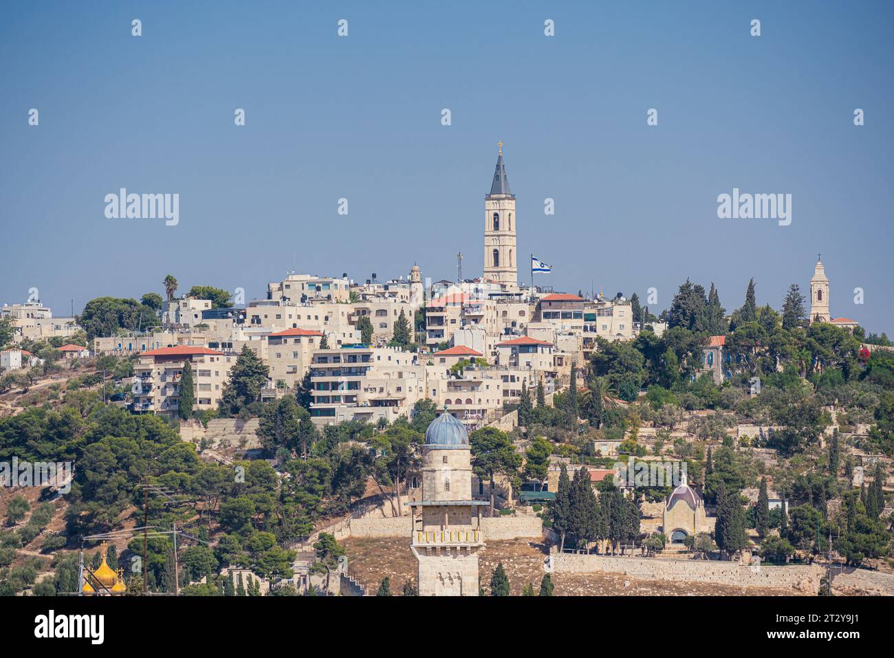 Bâtiments religieux et résidentiels au sommet d'une colline à Jérusalem Banque D'Images