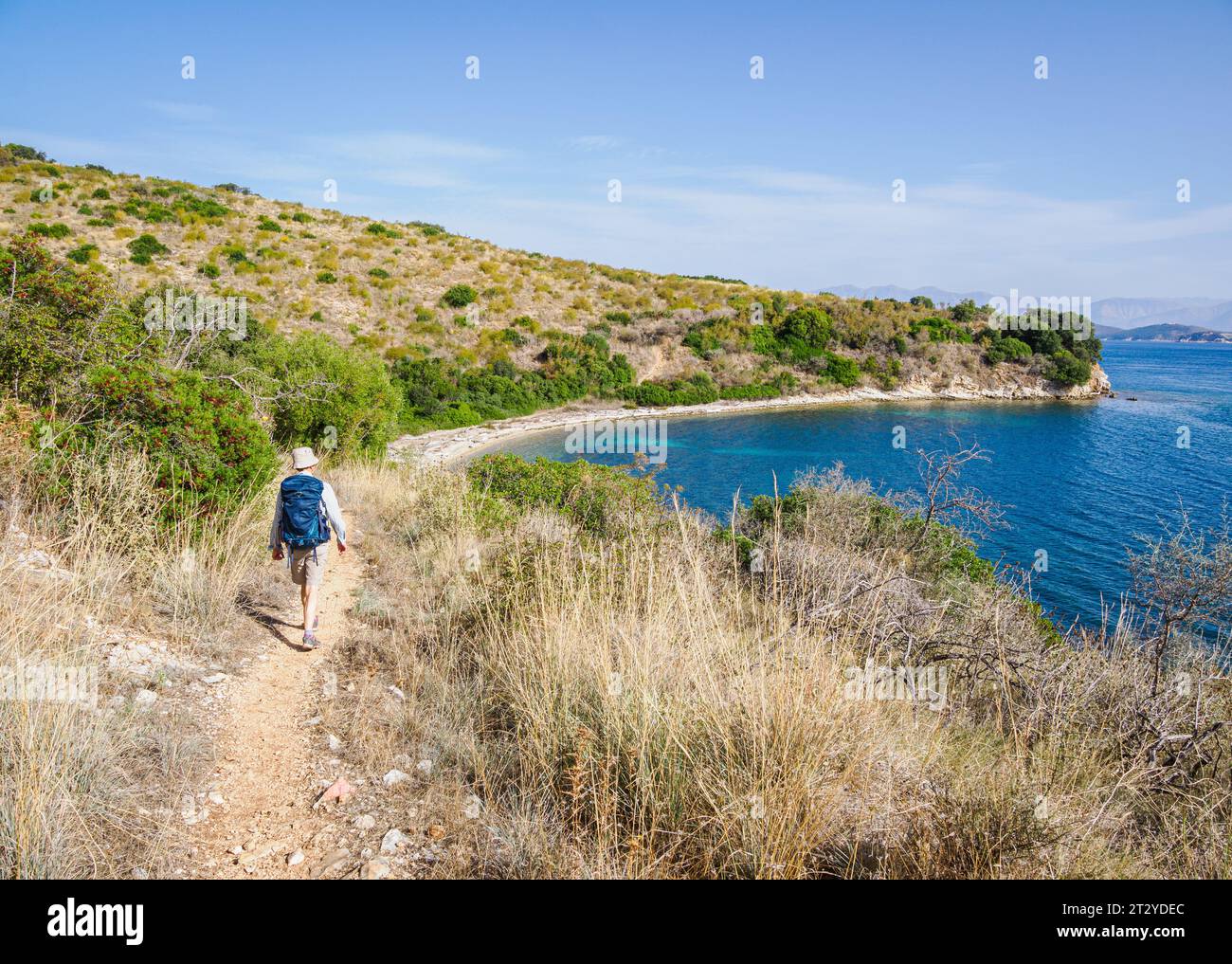 Marcher le long des baies et criques tranquilles de la côte nord-est de Corfou dans les îles Ioniennes de Grèce Banque D'Images