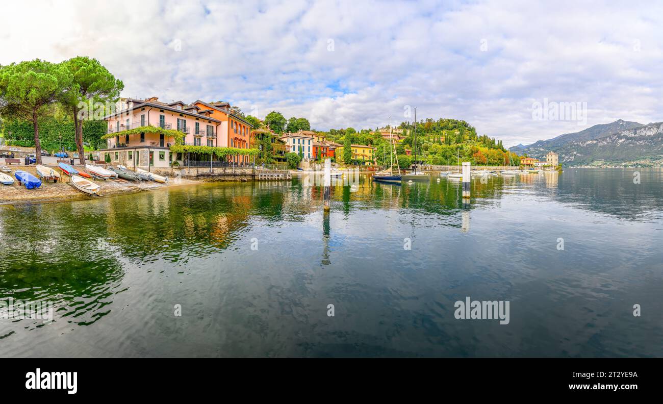 Paysage avec le village de Pescallo, la ville de Bellagio dans la région du lac de Côme, Italie Banque D'Images