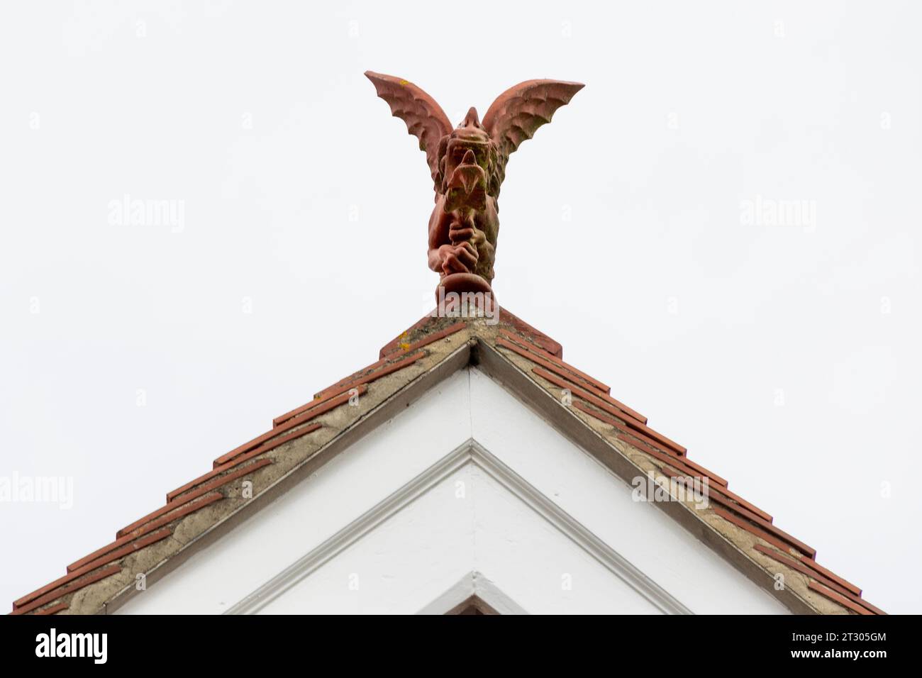 Funier de toit en forme de dragon sur un toit dans le West Sussex, Royaume-Uni Banque D'Images