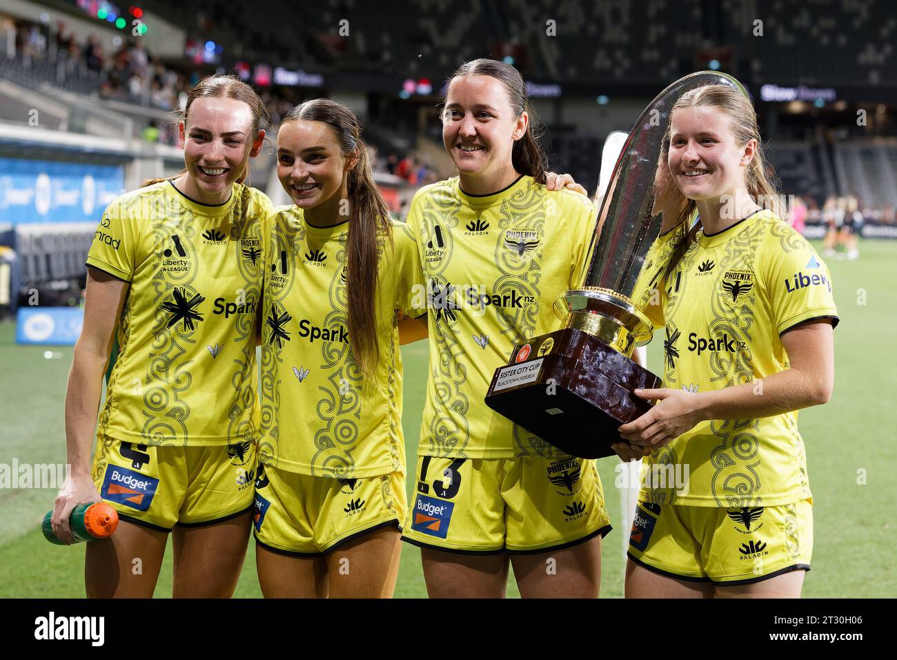 Sydney, Australie. 22 octobre 2023. Les joueuses de Wellington Phoenix célèbrent la victoire du match après la Rd2 féminine de La A-League entre les Wanderers et Wellington Phoenix au CommBank Stadium le 22 octobre 2023 à Sydney, en Australie Credit : IOIO IMAGES/Alamy Live News Banque D'Images