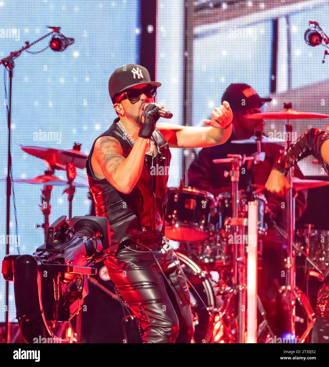 Miami, États-Unis. 21 octobre 2023. Yandel se produit sur scène lors de la Fiesta Latina 2023 d'iHeartRadio au Kaseya Center à Miami, Floride, le samedi 21 octobre 2023. Photo de Gary I Rothstein/UPI crédit : UPI/Alamy Live News Banque D'Images