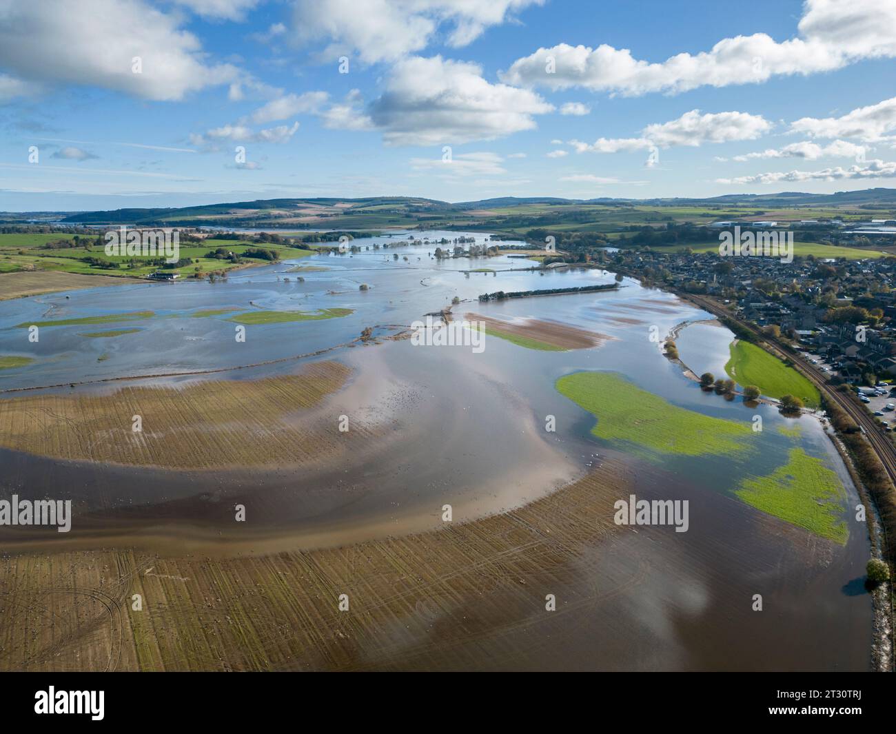 La rivière Don éclate ses rives à Kintore Aberdeenshire, en Écosse. Tempête Babet Banque D'Images