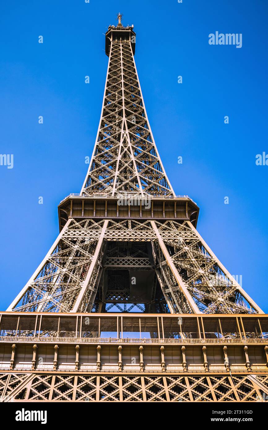 Tour Eiffel vue d'en bas-Paris-France-Europe Banque D'Images