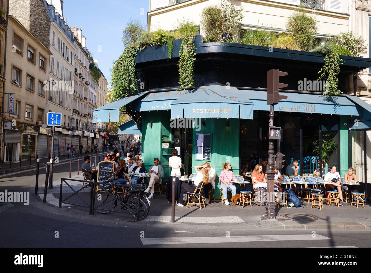 Le restaurant traditionnel français la petite Louise . Il est situé dans la rue Château dEau, dans le 10th arrondissement de Paris, en France. Banque D'Images