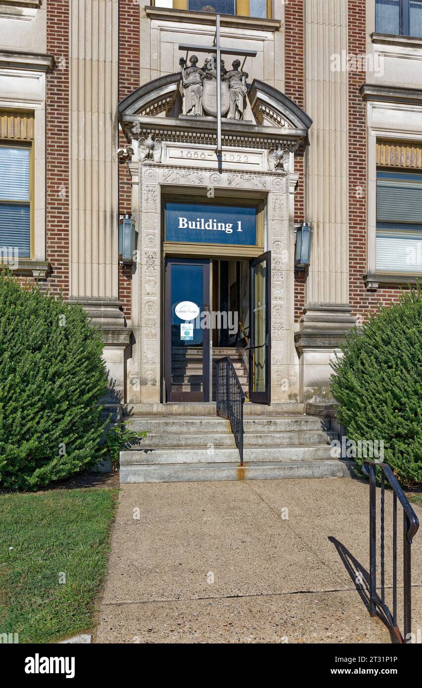 Ewing et Carroll, Trenton : Catholic Charities Building 1 est un immeuble de bureaux institutionnel en brique et pierre situé dans le quartier historique d'Ewing/Carroll. Banque D'Images