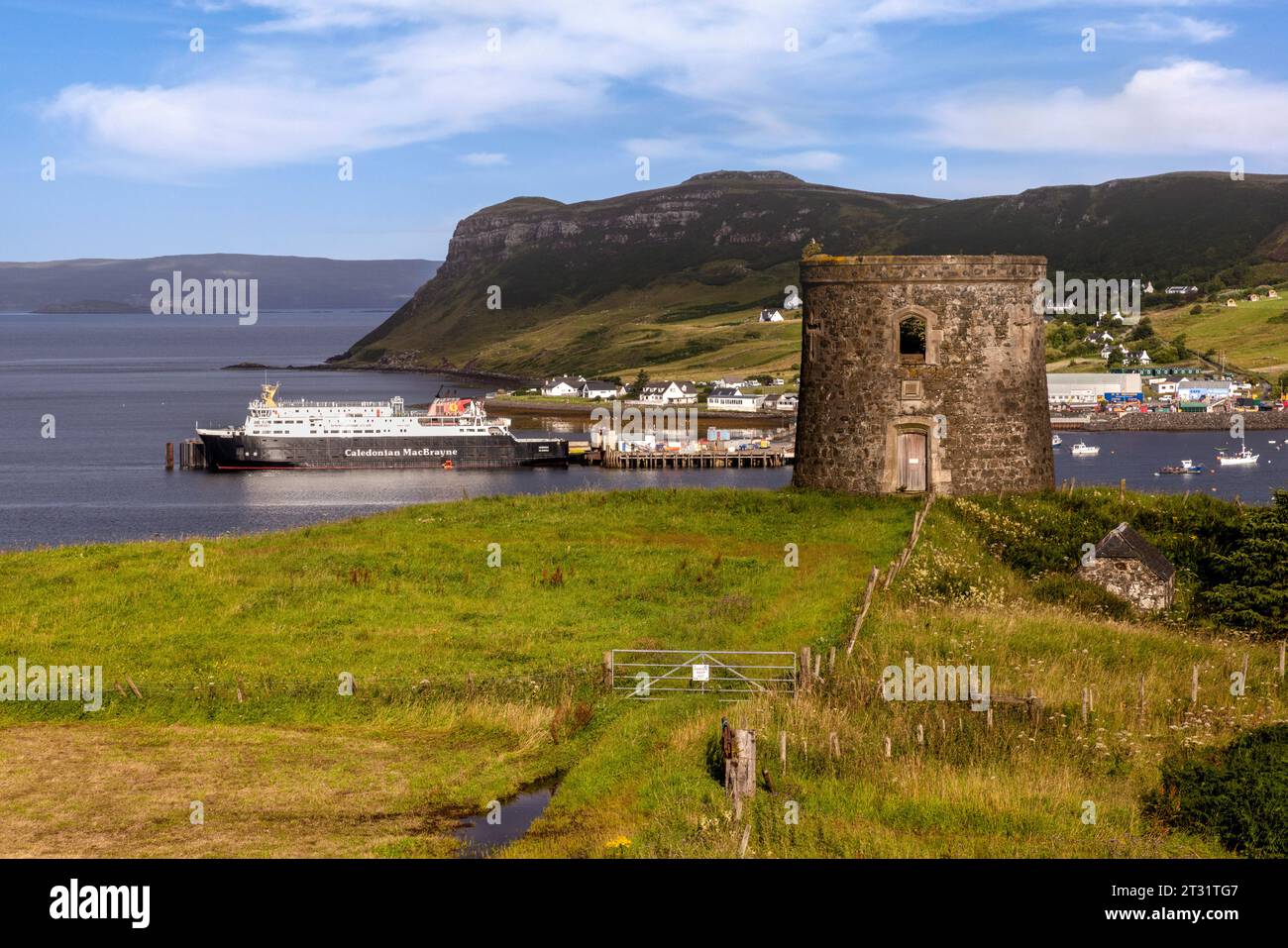 UIG Pier est le principal port de ferry sur l'île de Skye, avec des ferries pour Tarbert sur Harris et Lochmaddy sur North Uist. Banque D'Images
