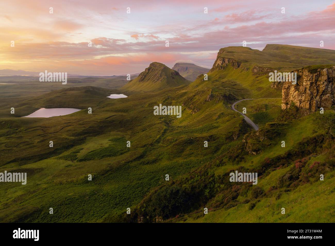 Le Quiraing, sur l'île de Skye, en Écosse, est un plateau de glissement de terrain, formé par une série de glissements de terrain il y a des millions d'années. Banque D'Images