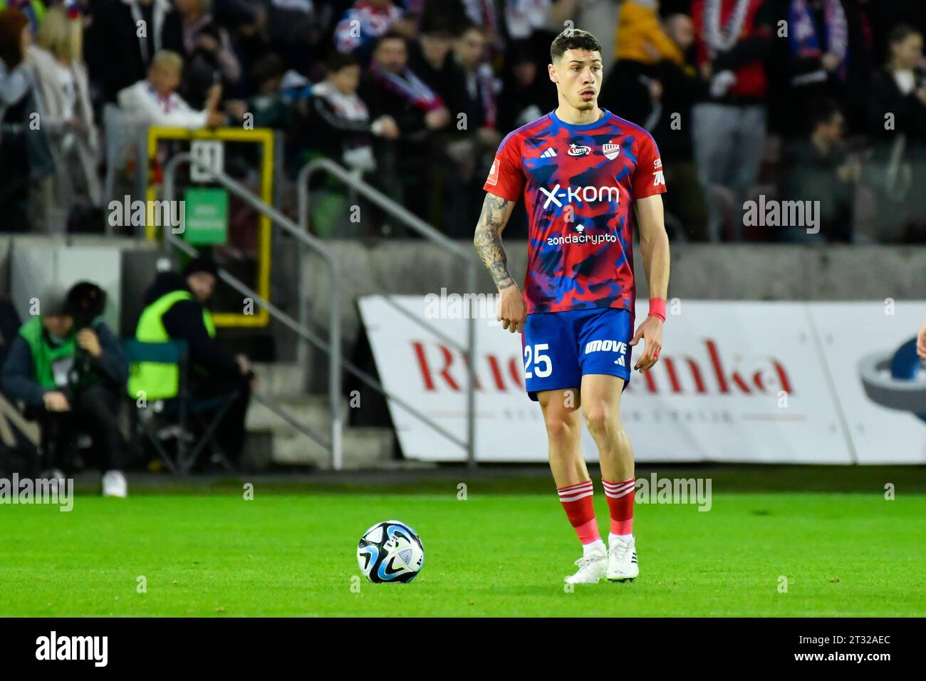 Zabrze, Pologne. 22 octobre 2023. Bogdan Racovitan de Rakow Czestochowa lors du match polonais Ekstraklasa entre Gornik Zabrze et Rakow Czestochowa, Pologne, le 22 octobre 2023. (Photo de Michal Dubiel/SIPA USA) crédit : SIPA USA/Alamy Live News Banque D'Images