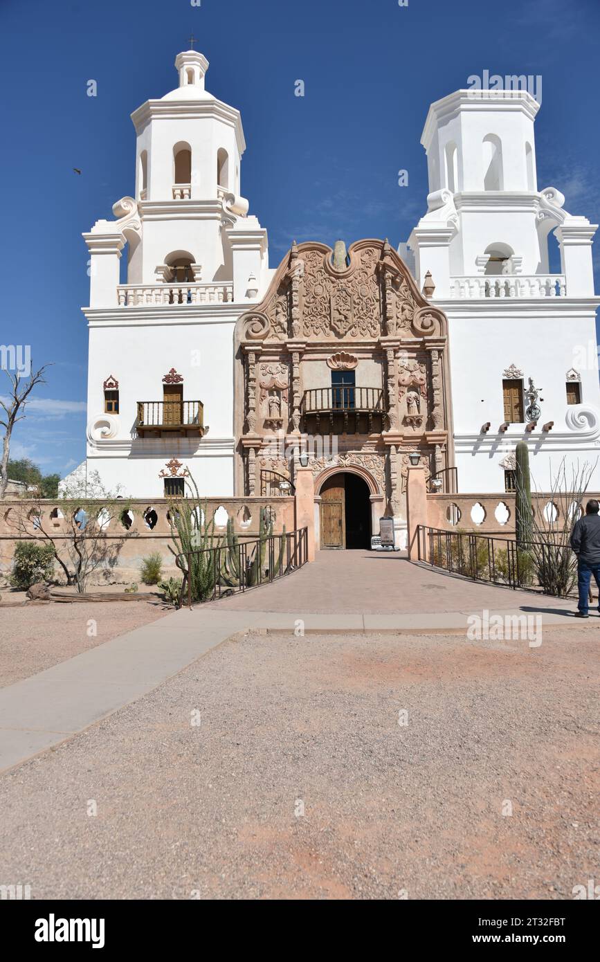 Mission San Xavier del bac. Tucson AZ USA. La mission San Xavier del bac, monument historique national, a été fondée en 1700 par le père Eusebio Kino. Banque D'Images