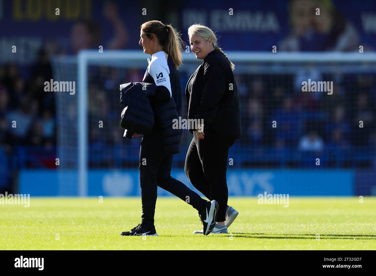 Emma Hayes, l'entraîneur de Chelsea, avant le coup d'envoi du Chelsea FC Women contre Brighton & Hove Albion Women FC WSL match à Kingsmeadow, Wheatsheaf Park, Londres, Royaume-Uni le 22 octobre 2023 Credit : Every second Media/Alamy Live News Banque D'Images