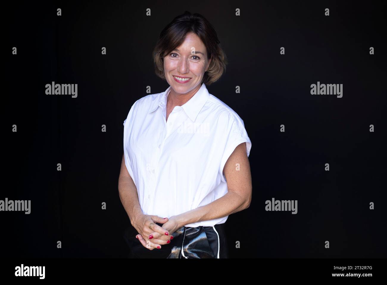 Lola Dueñas pose lors de la promotion du 71e Festival International du film de San Sebastian de la Mesias à l’Hôtel Maria Cristina à Donostia / San Sebastian. Banque D'Images