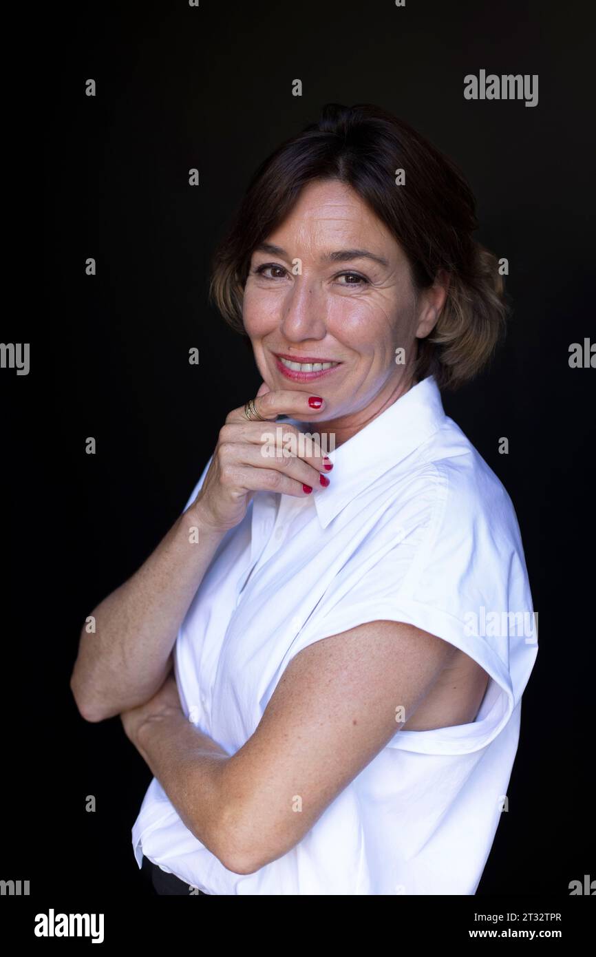 Lola Dueñas pose lors de la promotion du 71e Festival International du film de San Sebastian de la Mesias à l’Hôtel Maria Cristina à Donostia/San Sebastian. (Photo de Nacho Lopez/SOPA Images/Sipa USA) crédit : SIPA USA/Alamy Live News Banque D'Images