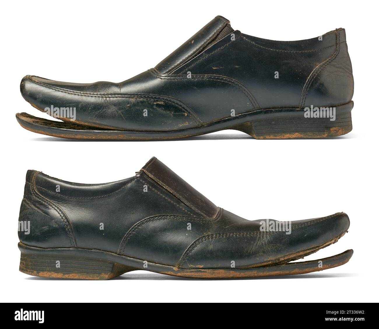ensemble de vieilles chaussures d'affaires usagées fond blanc isolé, chaussures formelles en cuir sale noir ou chaussures dans différents angles Banque D'Images