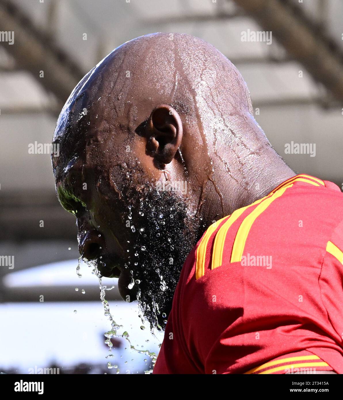 Rome, Italie. 22 octobre 2023. Romelu Lukaku de Roma réagit avant un match de football de Serie A entre Roma et Monza à Rome, Italie, le 22 octobre 2023. Crédit : Alberto Lingria/Xinhua/Alamy Live News Banque D'Images