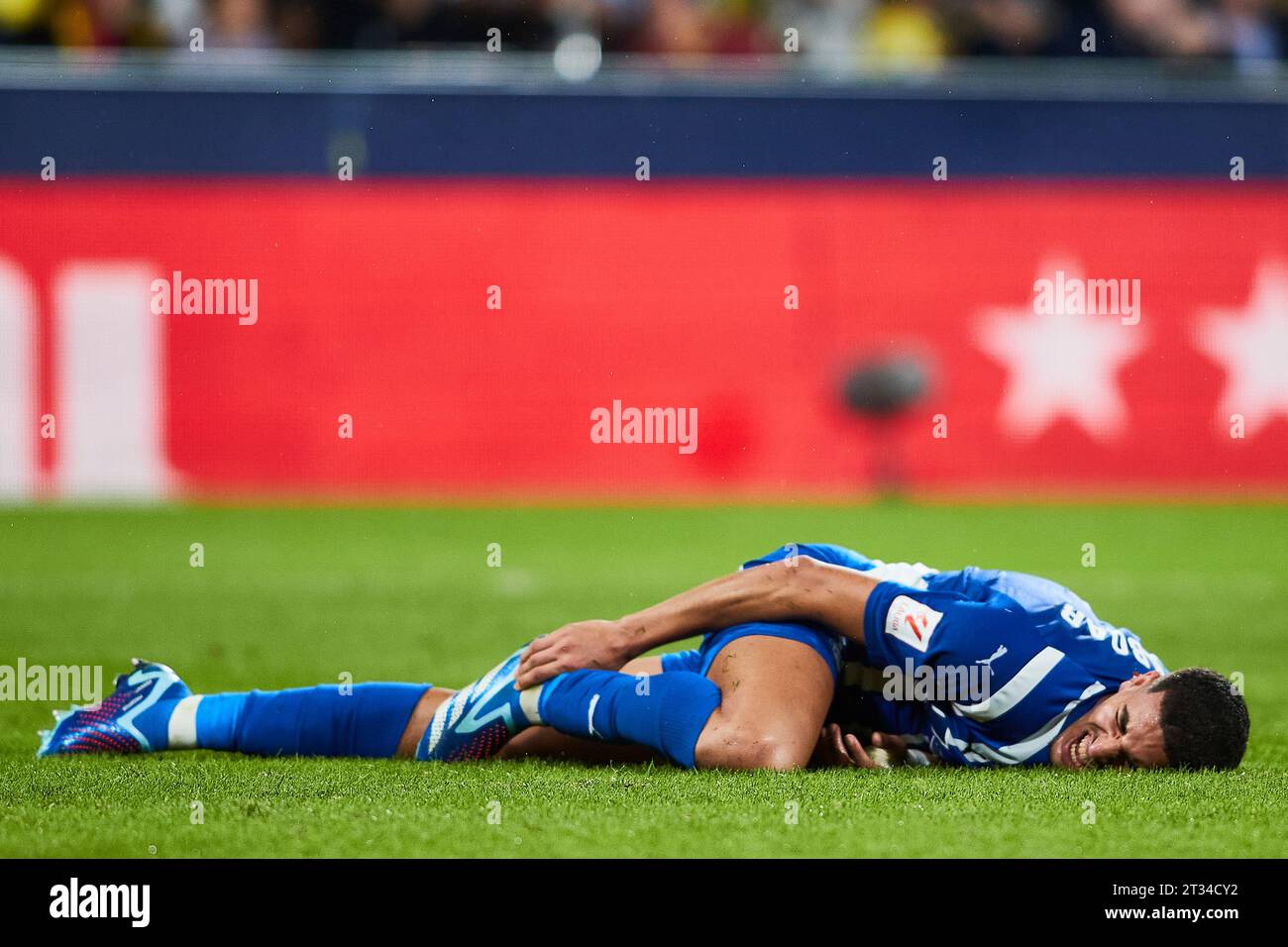 Abdelkabir Abqar de Deportivo Alaves semble abattu lors du match de LaLiga EA Sports entre Villarreal CF et Deportivo Alaves à l'Estadio de la Cera Banque D'Images