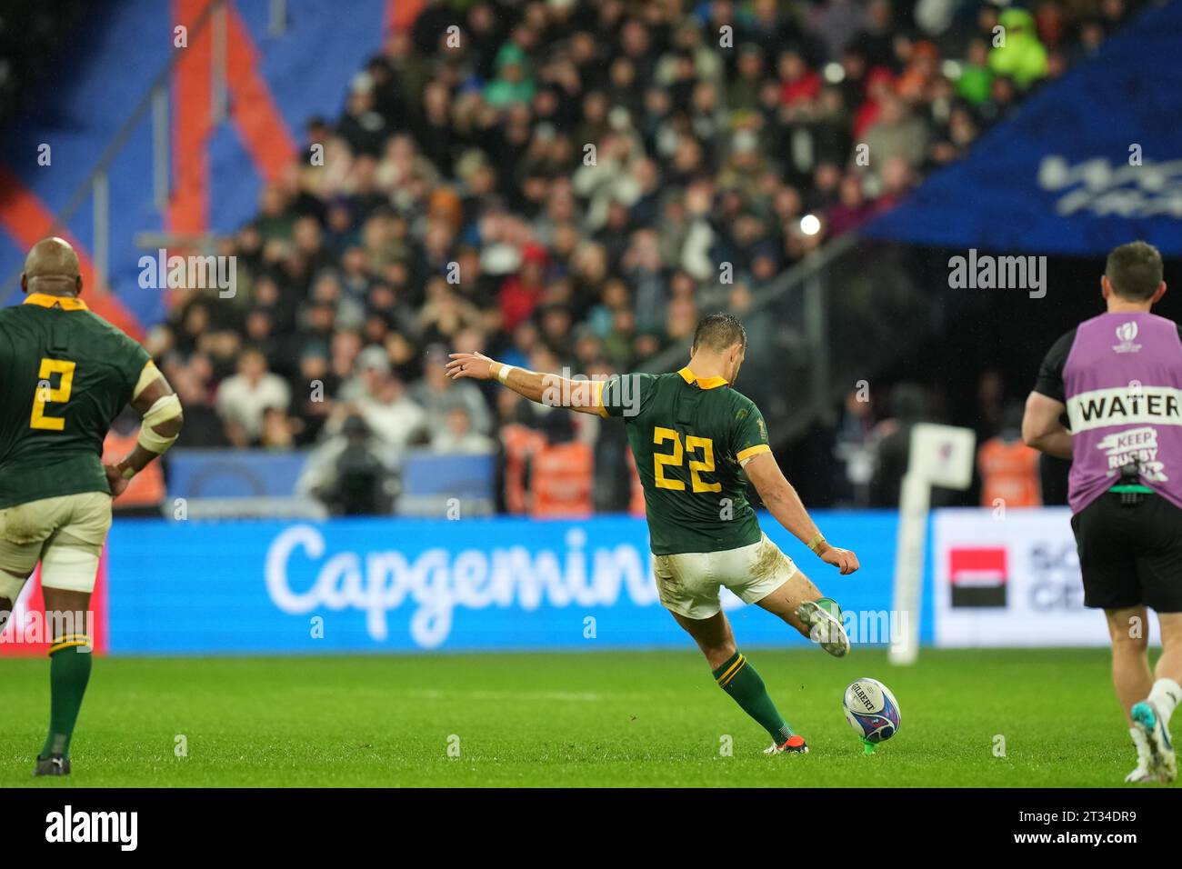 Le Sud-Africain Handre Pollard marque un but de penalty lors du match des demi-finales de la coupe du monde de Rugby 2023 entre l'Angleterre et l'Afrique du Sud au Stade de France à Saint-Denis, le 21 octobre 2023. Crédit : PRESSE EXTRÊME-ORIENT/AFLO/Alamy Live News Banque D'Images