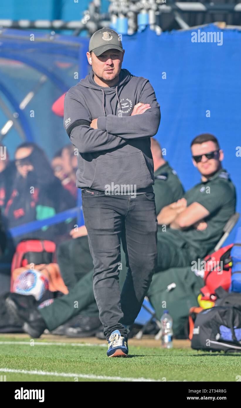 Walton Hall Park, Liverpool, Merseyside, Angleterre. 22 octobre 2023. Brian Sørensen Manager d'Everton Women, lors de l'Everton Women V Manchester United Women football Club au Walton Hall Park, dans la Super League féminine de Barclays. (Image de crédit : ©Cody Froggatt/Alamy Live News) Banque D'Images