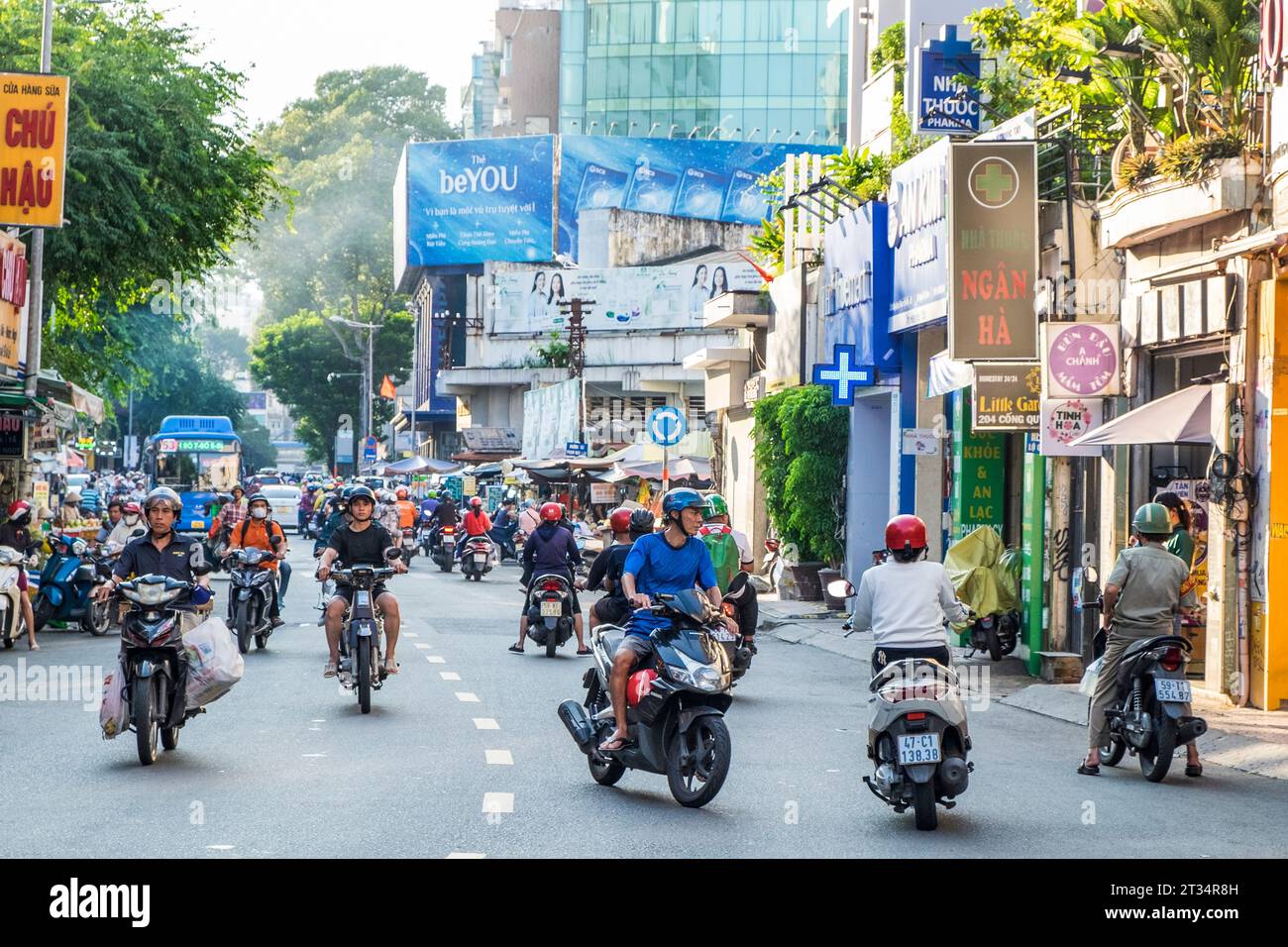 Vietnam, Ho Chi Minh ville, Saigon, motocyclistes Banque D'Images