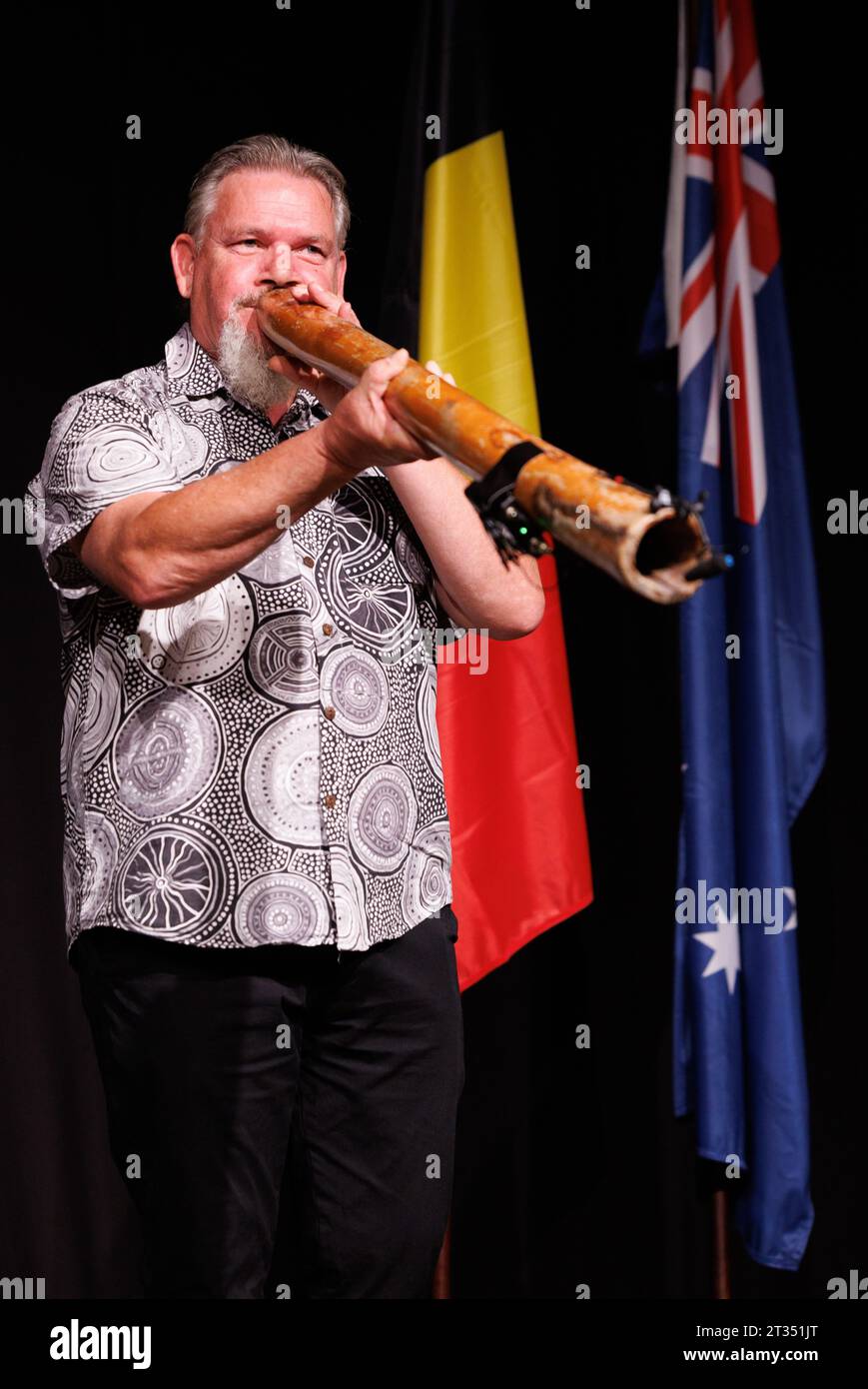 Sydney, Australie. 23 octobre 2023. Un musicien australien se produit lors de la réception officielle belge, lors de la Mission économique belge au Commonwealth d'Australie, à Sydney, le lundi 23 octobre 2023. Une délégation belge effectue une mission économique de 10 jours en Australie du 19 au 28 octobre 2023. BELGA PHOTO BENOIT DOPPAGNE crédit : Belga News Agency/Alamy Live News Banque D'Images Sydney, Australie. 23 octobre 2023. Un musicien australien se produit lors de la réception officielle belge, lors de la Mission économique belge au Commonwealth d'Australie, à Sydney, le lundi 23 octobre 2023. Une délégation belge effectue une mission économique de 10 jours en Australie du 19 au 28 octobre 2023. BELGA PHOTO BENOIT DOPPAGNE crédit : Belga News Agency/Alamy Live News Banque D'Images