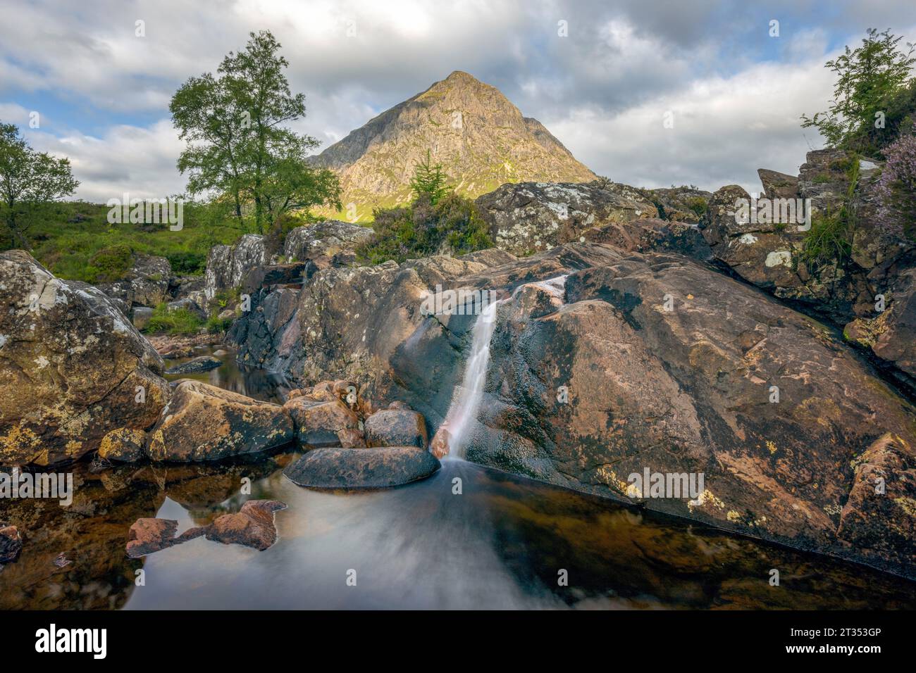 Buachaille Etive Mor est une montagne majestueuse dans les Highlands écossais dans la vallée de Glencoe. Banque D'Images