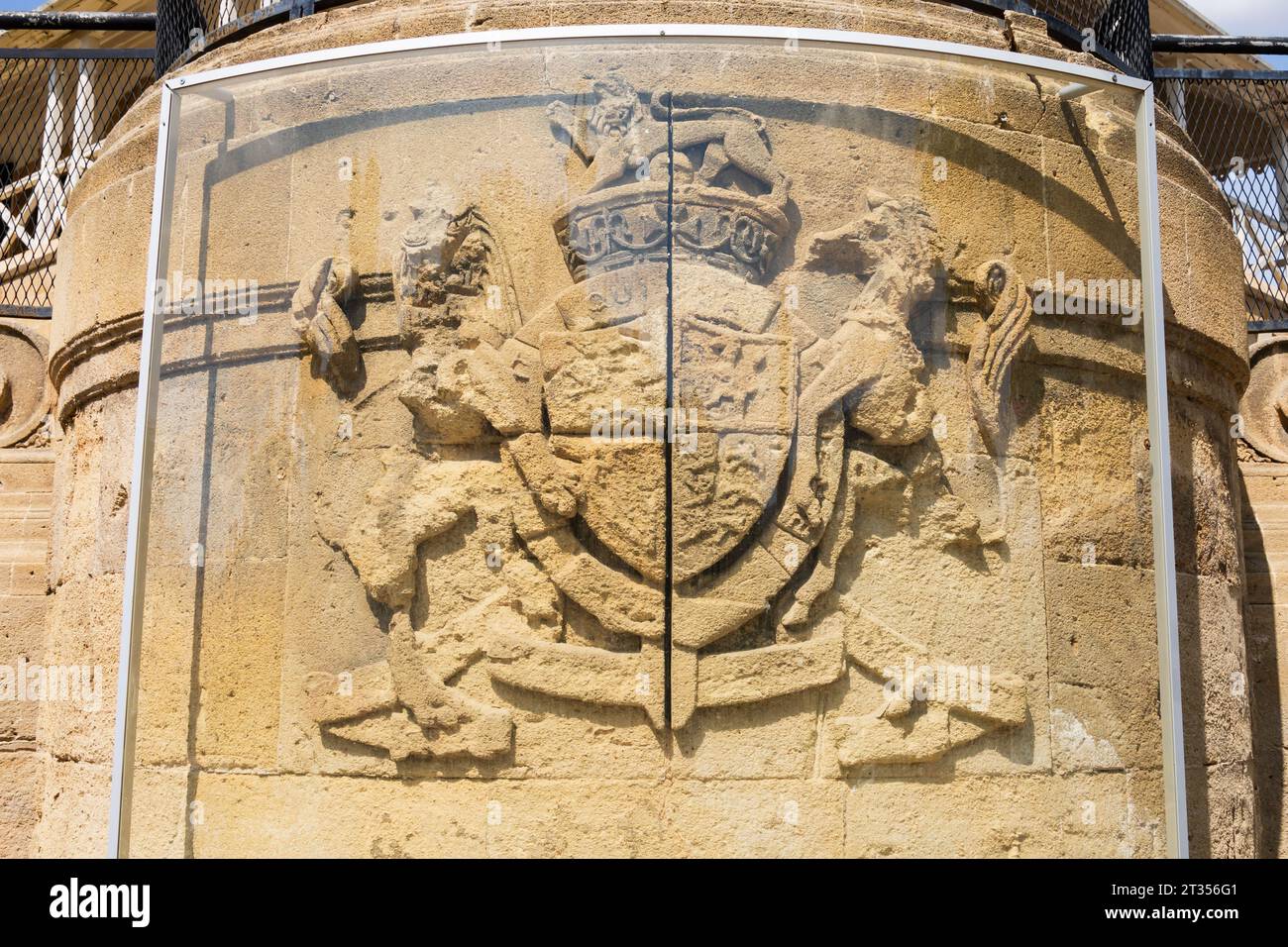 Les anciennes armoiries britanniques sur le bâtiment de la Cour Suprême.Nicosie, République turque de Chypre du Nord. Banque D'Images