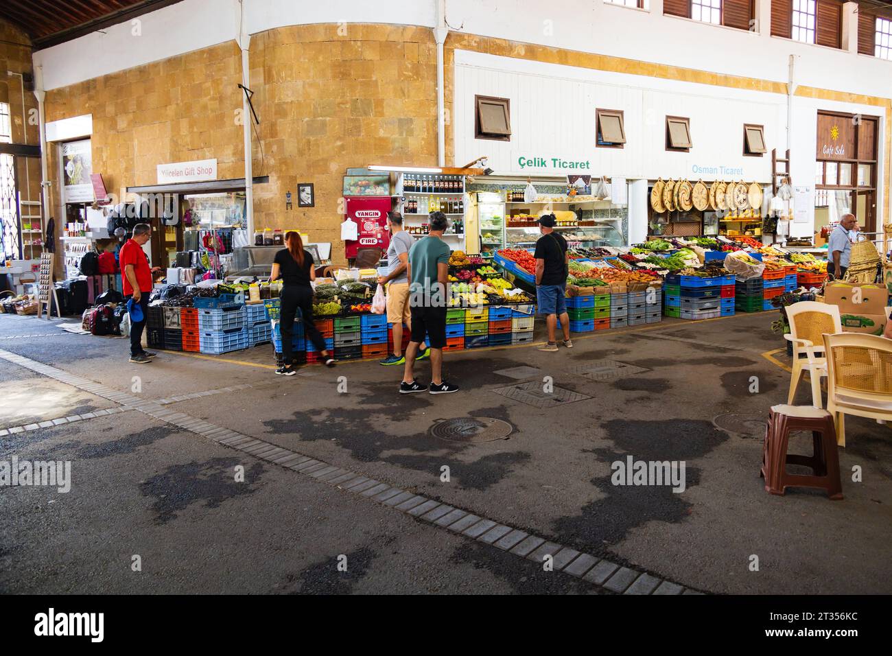 À l'intérieur du marché municipal de Bandabulya, Nicosie, République turque de Chypre du Nord. Banque D'Images
