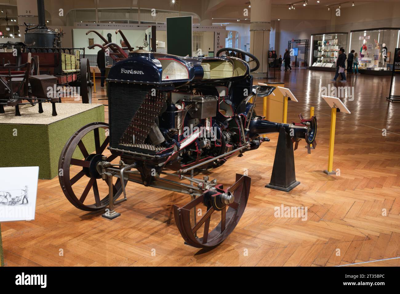 Coupe d'un tracteur Fordson de 1926, exposé au musée Henry Ford Banque D'Images