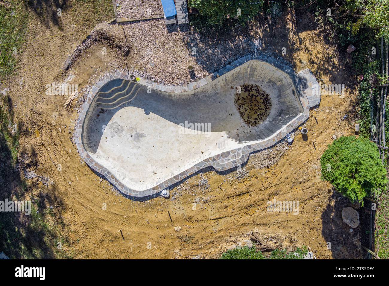 Vue aérienne de la piscine résidentielle en construction. Banque D'Images