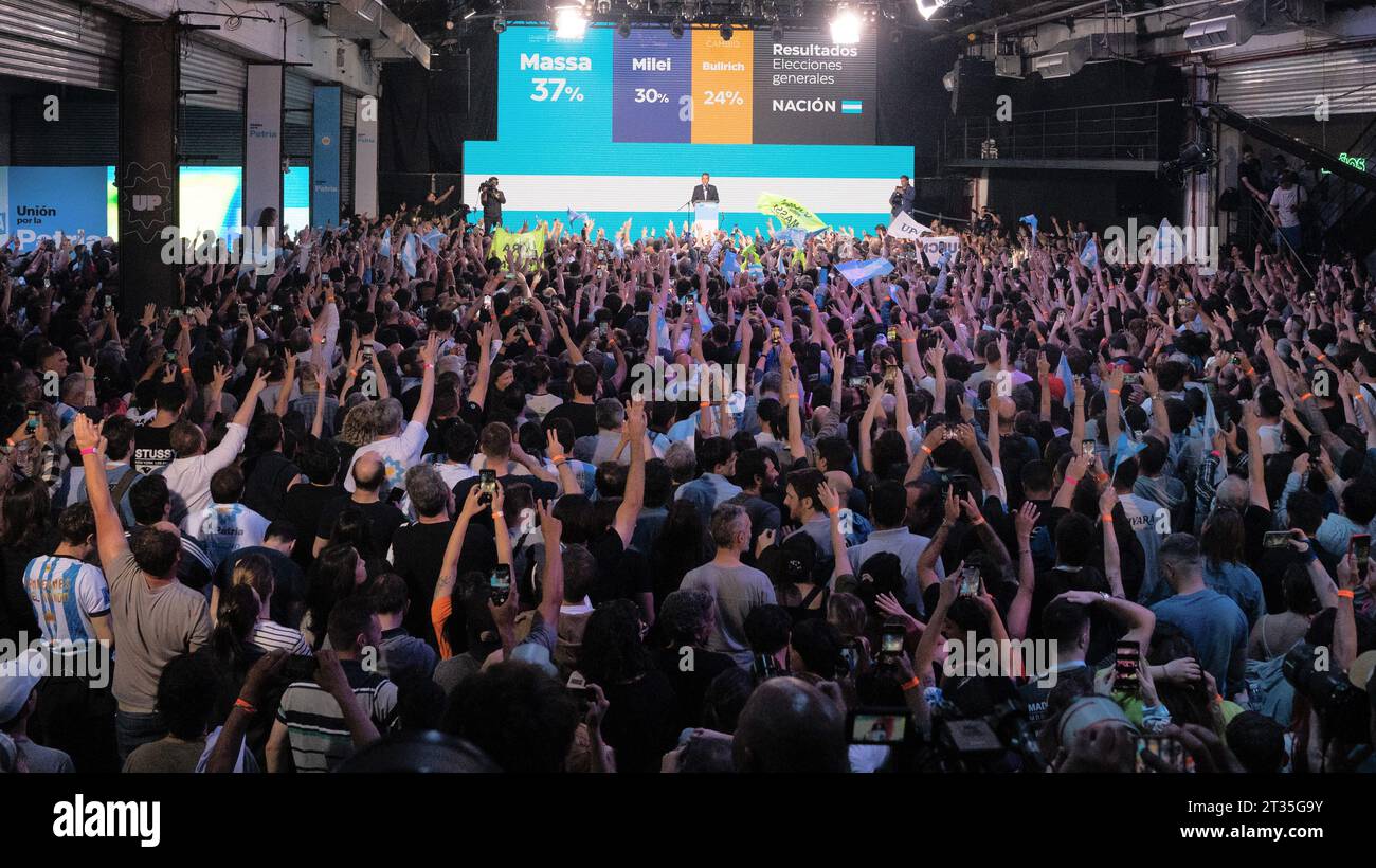 Buenos Aires, Argentine. 22 octobre 2023. Le ministre argentin de l'économie, Sergio Massa, se présentera au second tour des élections présidentielles en novembre. Crédit : Franco Dergarabedian/dpa/Alamy Live News Banque D'Images