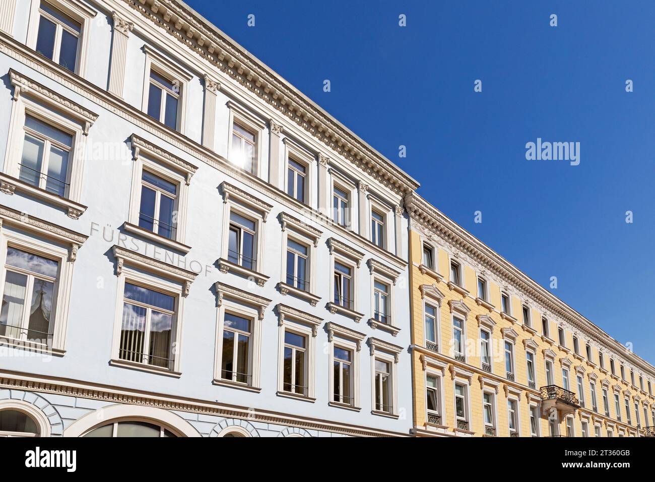 Allemagne, Rhénanie-Palatinat, Bad EMS, rangées de fenêtres d'immeubles d'appartements historiques Banque D'Images