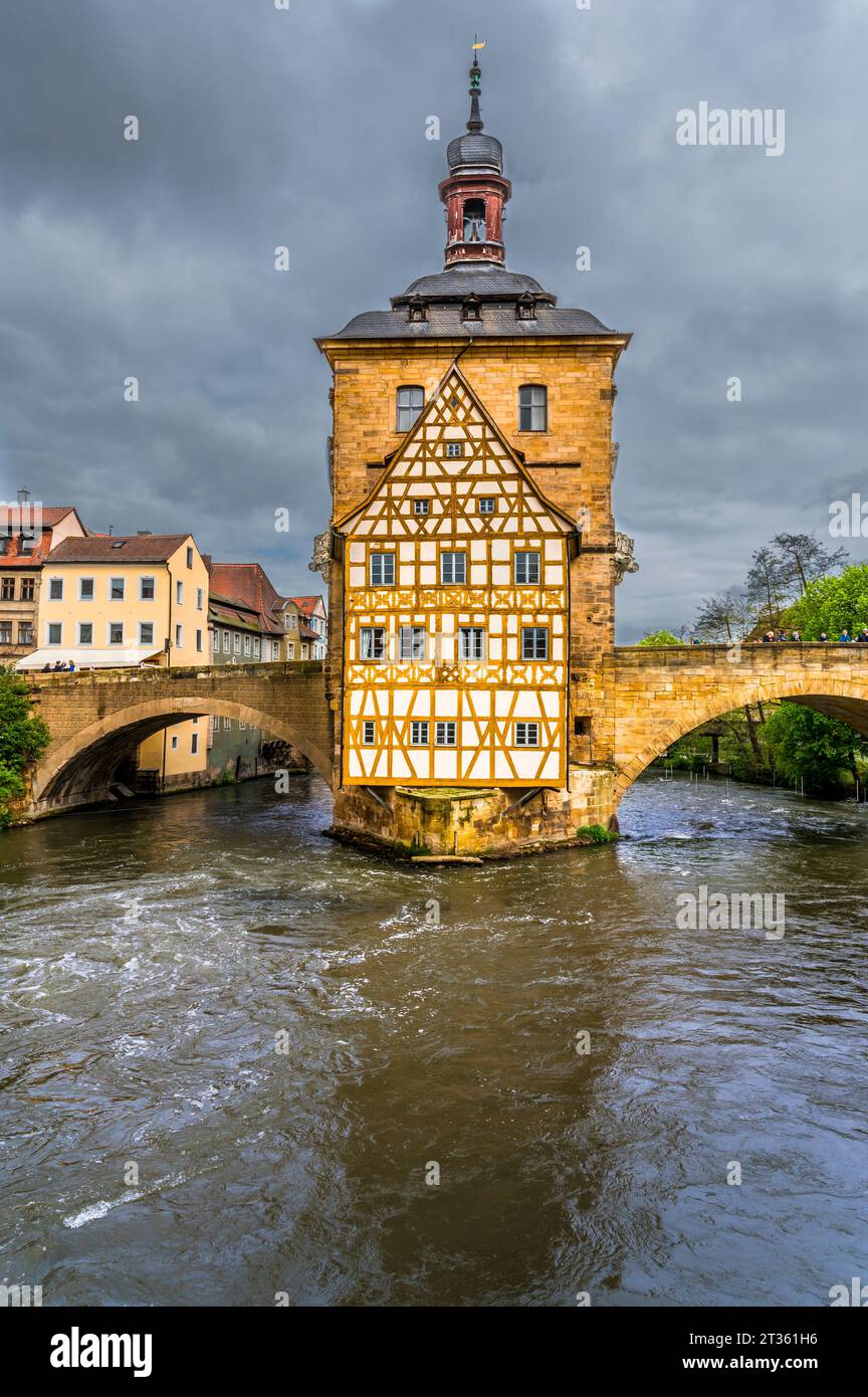 Allemagne, Bavière, Bamberg, mairie à colombages par temps nuageux Banque D'Images