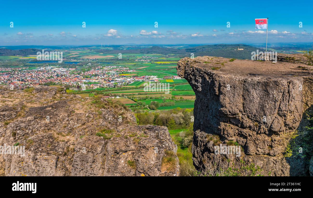 Allemagne, Bavière, Bad Staffelstein, vue depuis la colline Staffelberg en été Banque D'Images