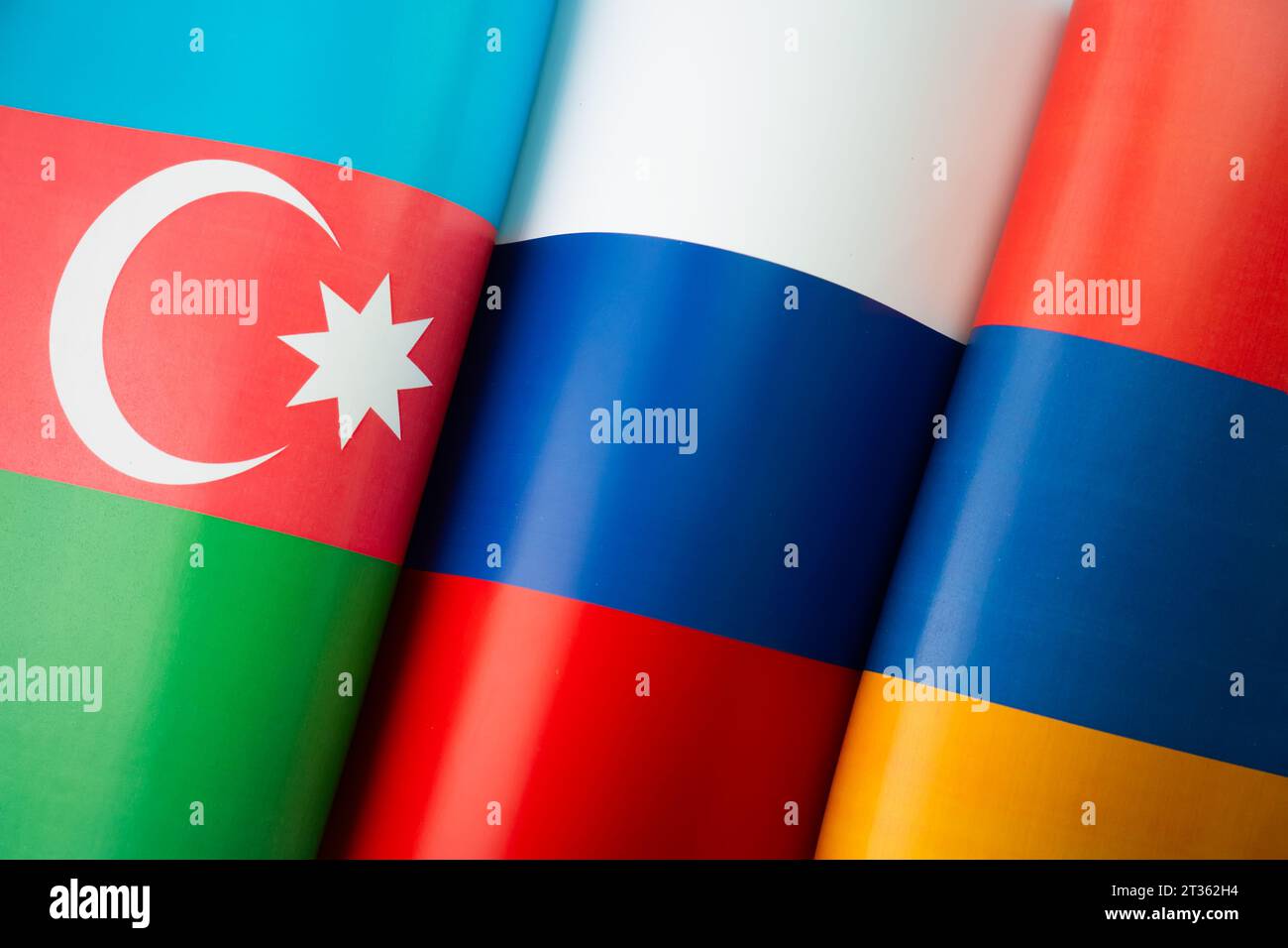 Arrière-plan des drapeaux de l'azerbaïdjan, de la russie, de l'arménie. Le concept d'interaction ou de contre-action entre les pays. Relations internationales Banque D'Images