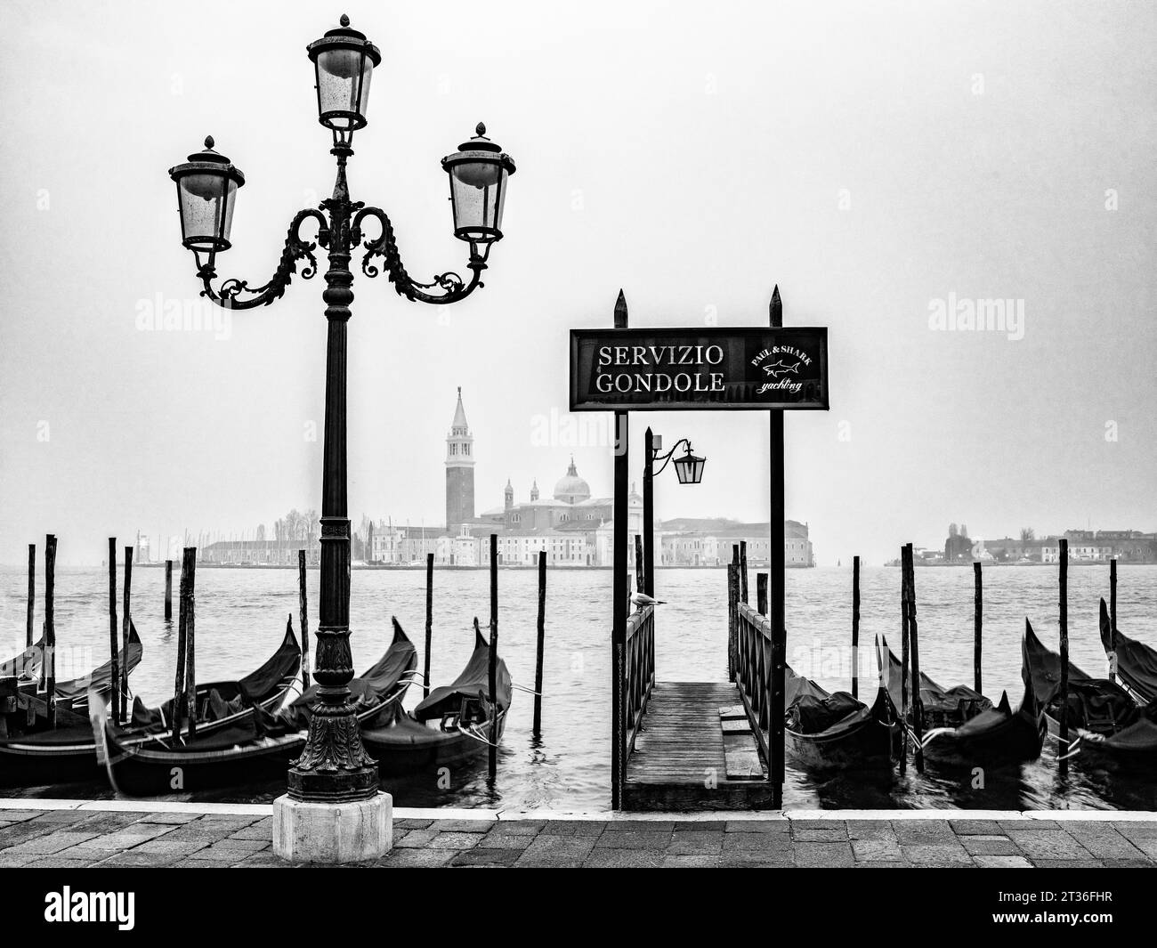Gondoles avec San Giorgio Maggiore en arrière-plan, San Marco, Vénétie, Venise, Italie, Europe Banque D'Images