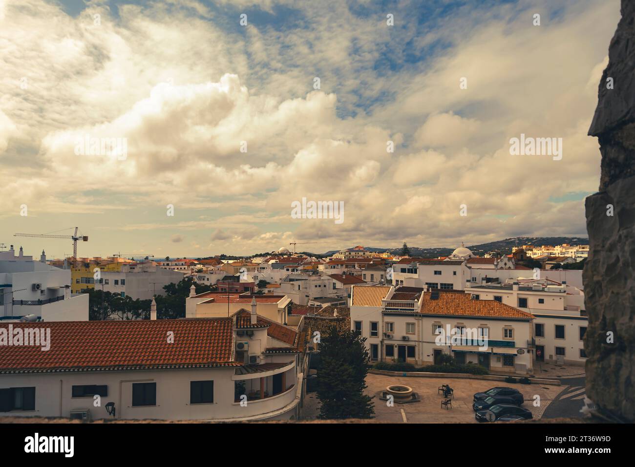 Vue de la tour du château de Loule vers la ville de Loule en Algarve, Portugal Banque D'Images