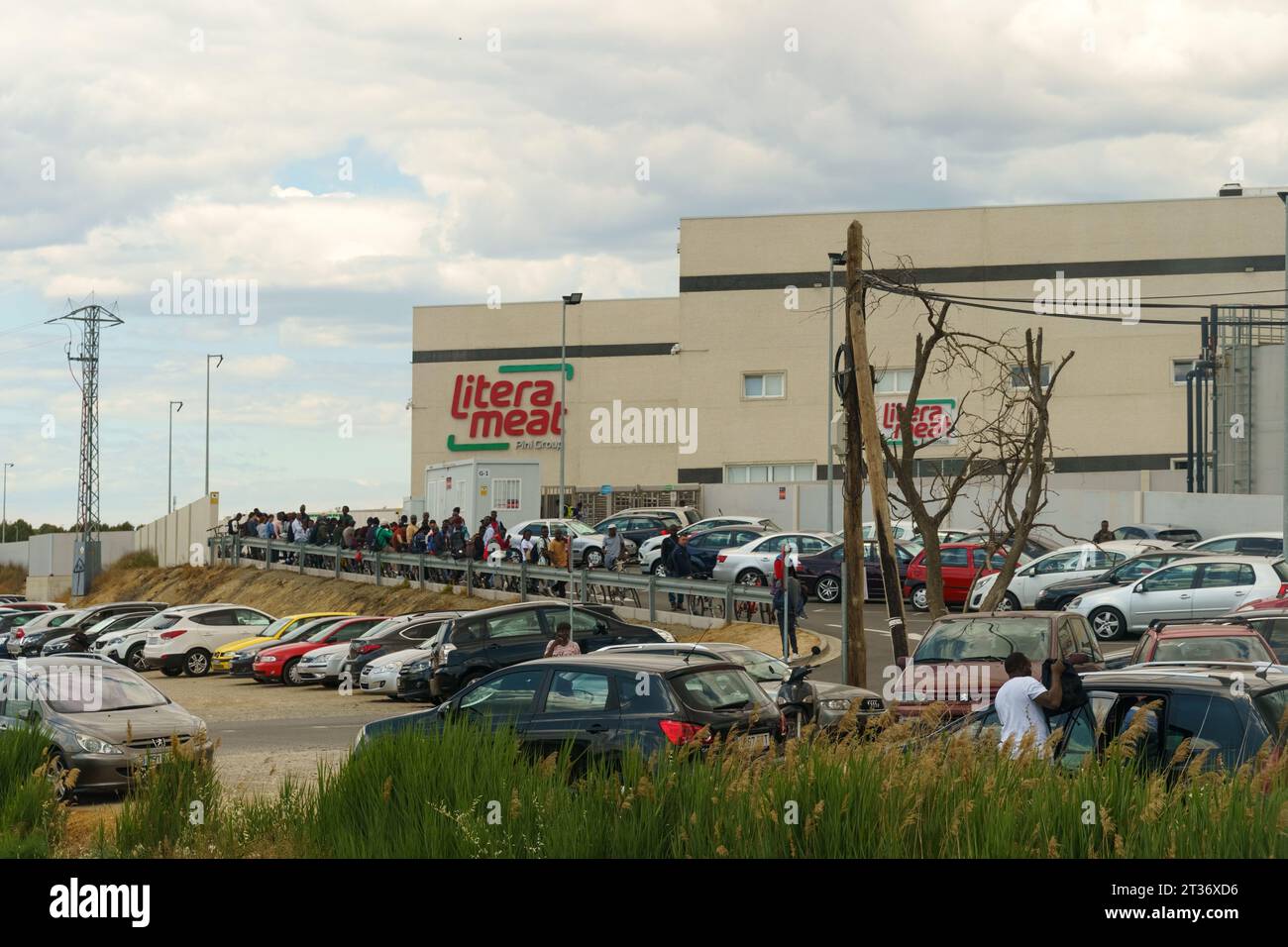 Huesca, Espagne - 15 mai 2023 : bâtiment de production de l'entreprise espagnole de viande Litera Meat avec logo. Banque D'Images