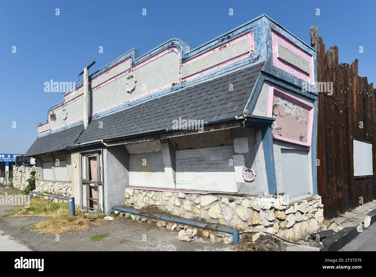 LONG BEACH, CALIFORNIE - 18 octobre 2023 : l'ancien café 24 heures sur Anaheim Street, long Beach, a été fermé. Banque D'Images