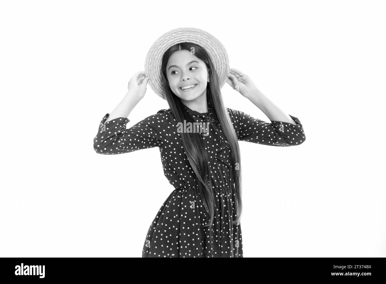 Portrait d'une jeune fille adolescente souriante. Petite fille de 12,13 ans, 14 ans sur fond isolé. Portrait de studio pour enfants. Enfants émotionnels Banque D'Images