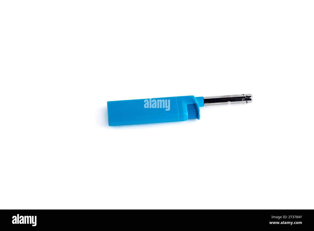 Briquet à gaz pour le poêle, bleu. Gros plan. Isolé sur fond blanc. Banque D'Images