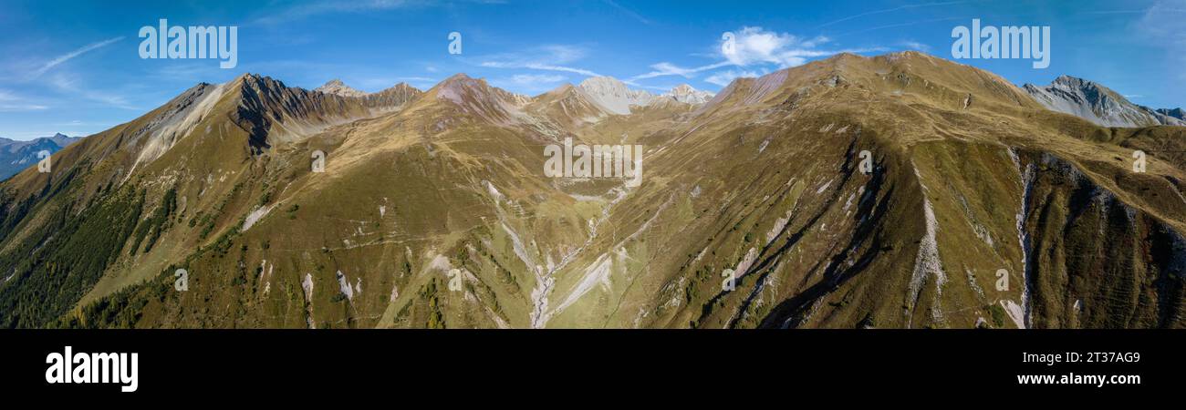 ALP da la Creusch, Aroser Rothorn et Furcletta en arrière-plan, Piz Mulain à gauche, image drone, Alvaneu, Grisons, Suisse Banque D'Images