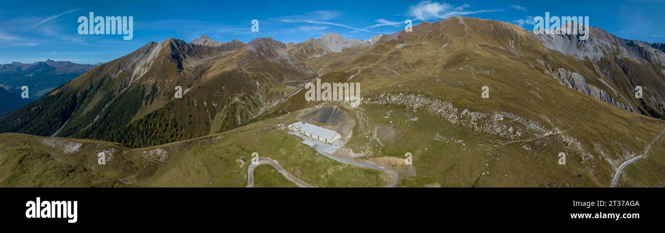 ALP da la Creusch, Aroser Rothorn et Furcletta en arrière-plan, Piz Mulain à gauche, image drone, Alvaneu, Grisons, Suisse Banque D'Images